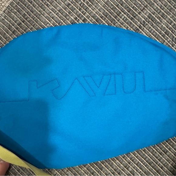 Kavu Original Teal Rope Sling Bag with Yellow Strap - Picture 4 of 6